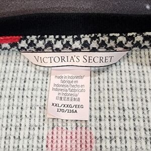 VICTORIA'S SECRET - Cozy and Warm Winter Heart Pajama Top